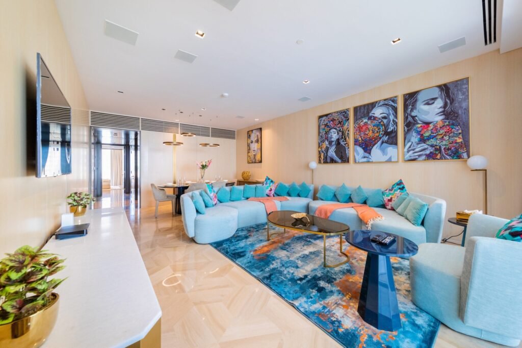 Extravagant Apartment with Marina